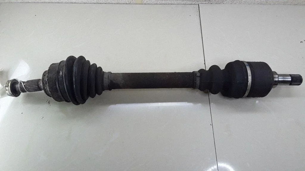 Front driveshaft – left