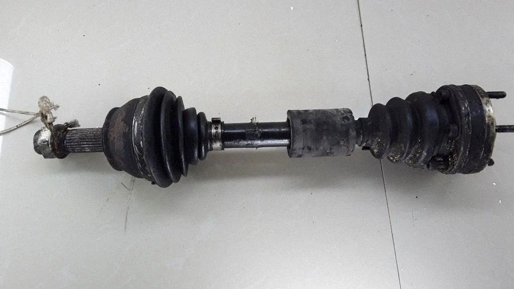 Front driveshaft – left
