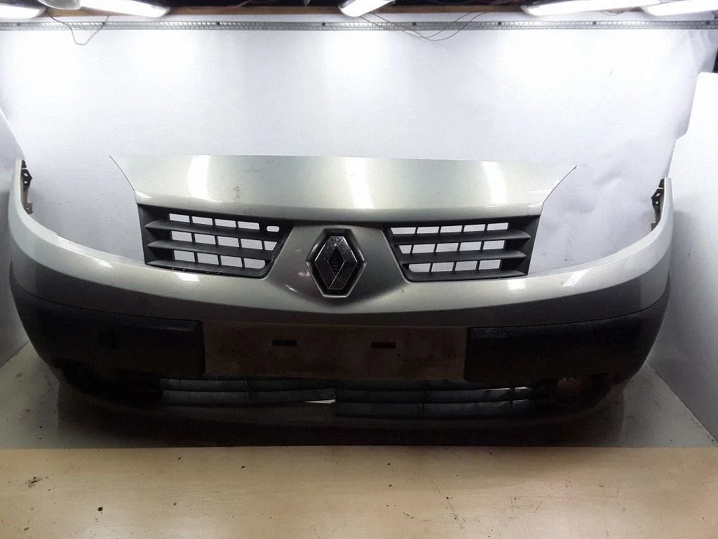 Front bumper 8200139528