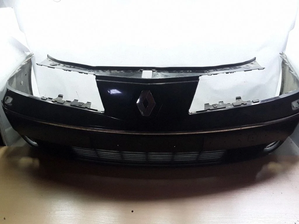 Front bumper 2205111