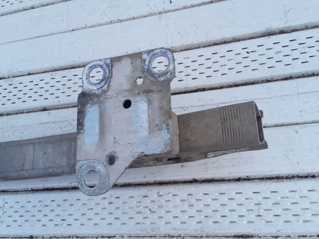 Front bumper cross member 8200009911