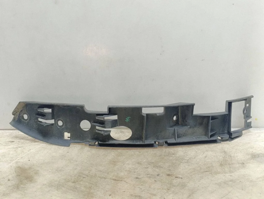 Esistange kinnitusklamber 7L6807183C