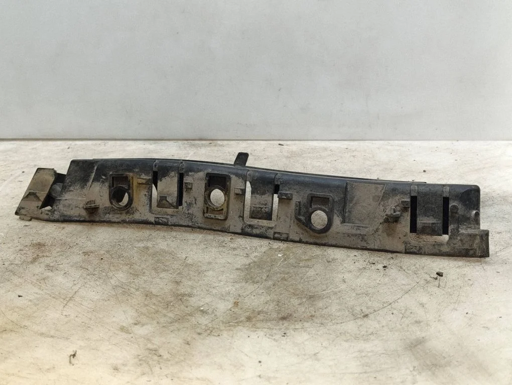 Esistange kinnitusklamber – Citroen C5 (2008-2016)