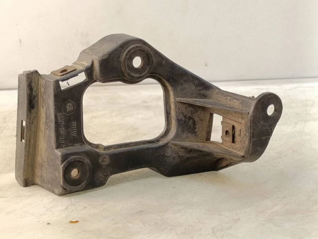Front bumper mounting bracket – Audi A6 Allroad C5 (1999-2005)