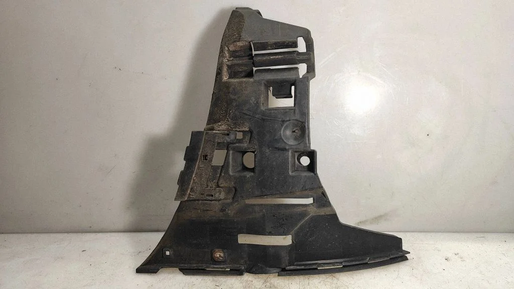 Front bumper mounting bracket – Volvo V70 (2000-2004)