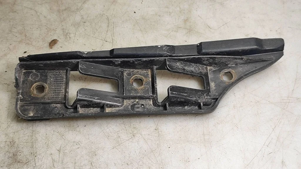 Front bumper mounting bracket – Volkswagen Golf IV (1998-2005)