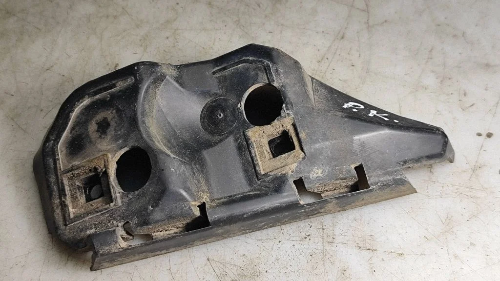 Front bumper mounting bracket – Volvo V50 (2004-2007)