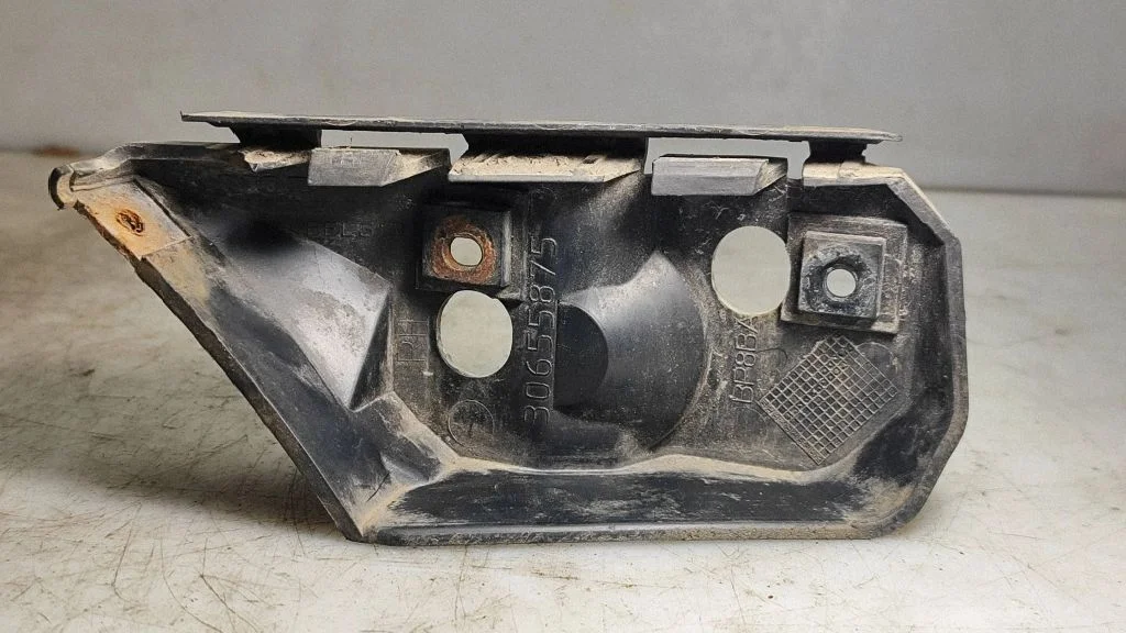 Front bumper mounting bracket – Volvo V50 (2004-2007)