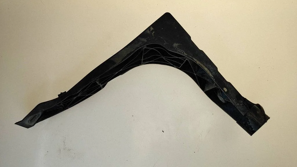 Esistange kinnitusklamber – Audi A4 S4 B6 8E 8H (2001-2005)