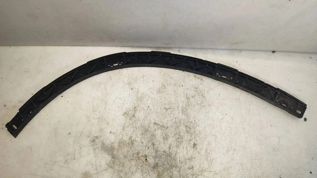 Front bumper mounting bracket MN900045