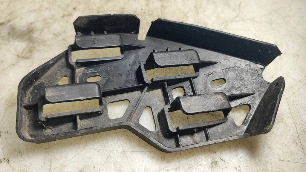 Front bumper mounting bracket – Volkswagen Polo IV 9N3 (2005-2009)