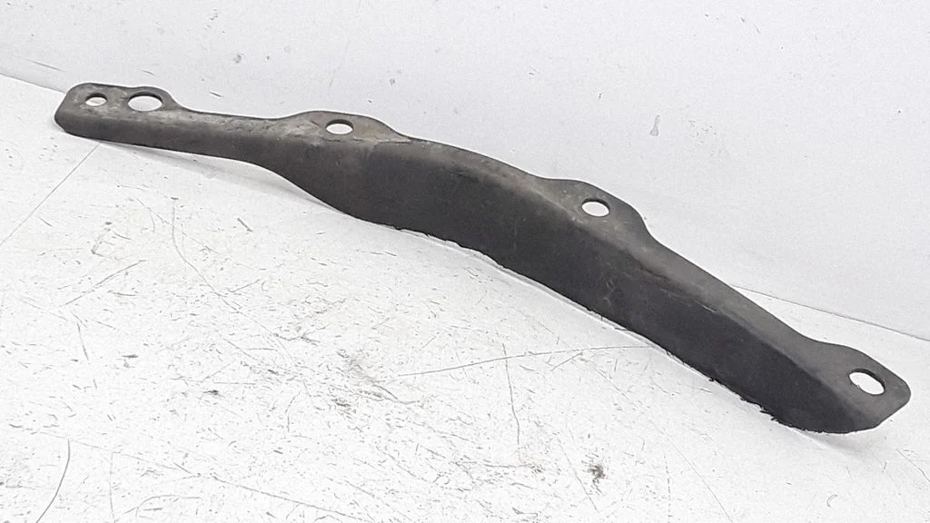 Front bumper mounting bracket 57744AG010