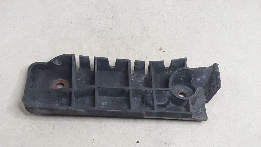 Front bumper mounting bracket – Audi A4 S4 B6 8E 8H (2001-2005)