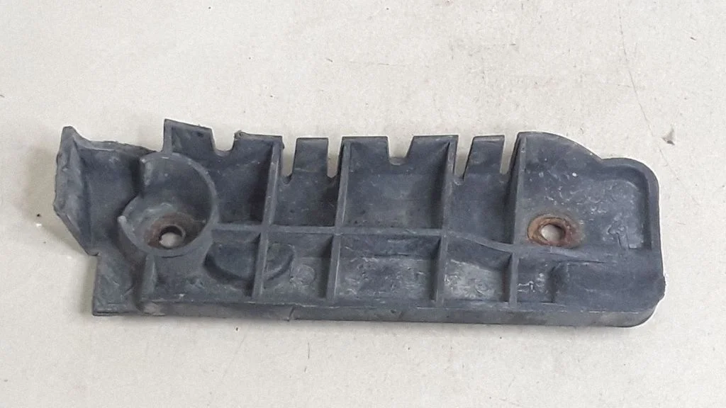 Front bumper mounting bracket – Audi A4 S4 B6 8E 8H (2001-2005)