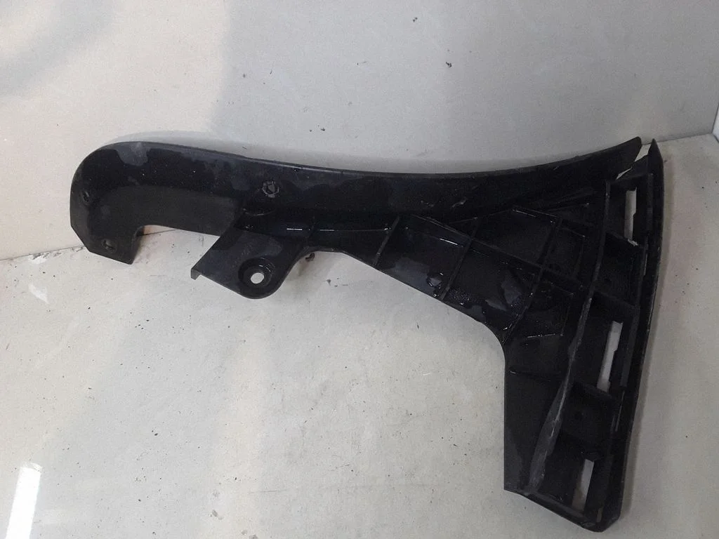 Front bumper mounting bracket – Audi A3 S3 8L (1996-2003)