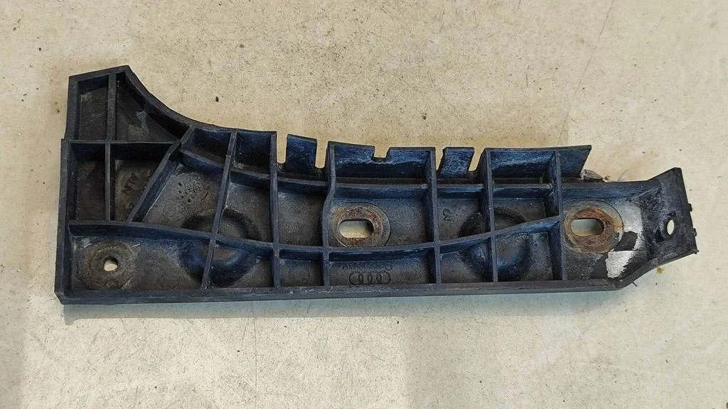 Front bumper mounting bracket – Audi A6 Allroad C5 (1999-2005)