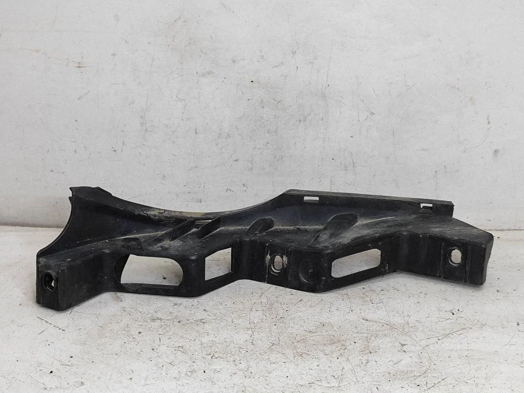 Front bumper mounting bracket – Volkswagen Passat B5.5 (2001-2005)