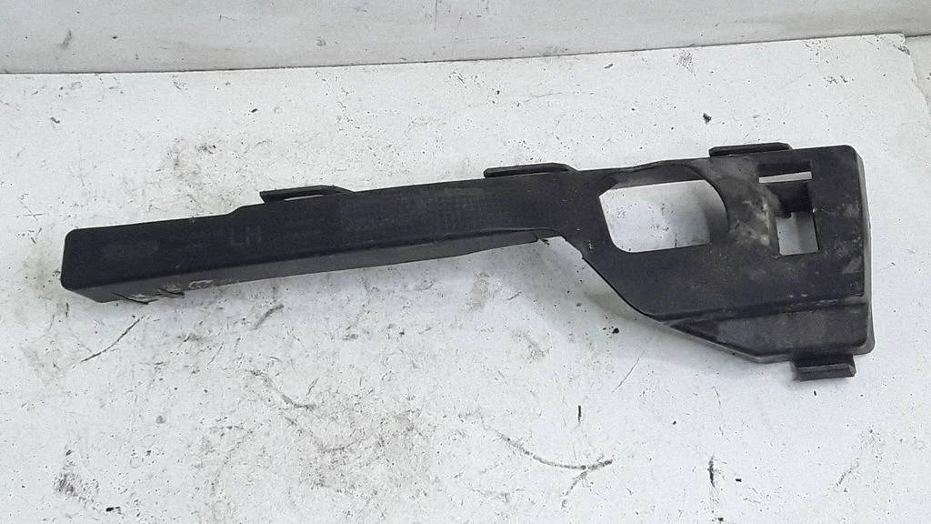 Esistange kinnitusklamber 4M5117E857AC
