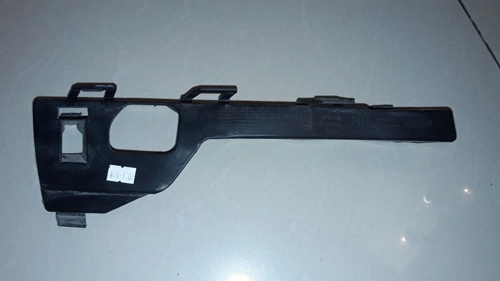 Esistange kinnitusklamber 4M5117E856AC