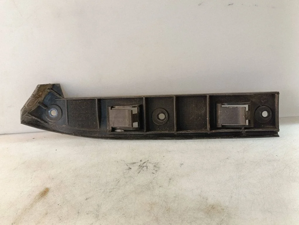 Front bumper mounting bracket – Volkswagen Golf IV (1998-2005)