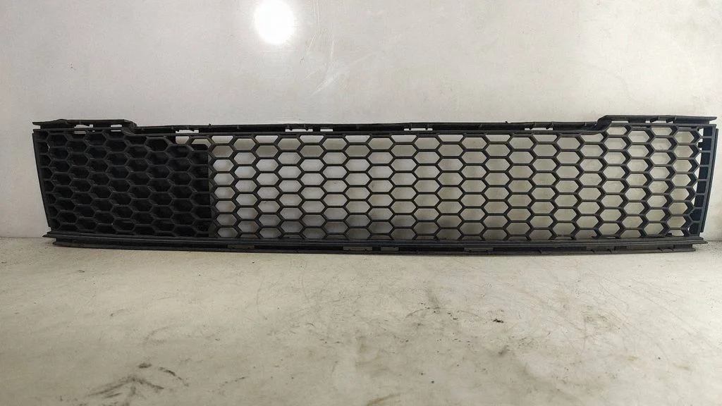 Front bumper lower grill 51797997