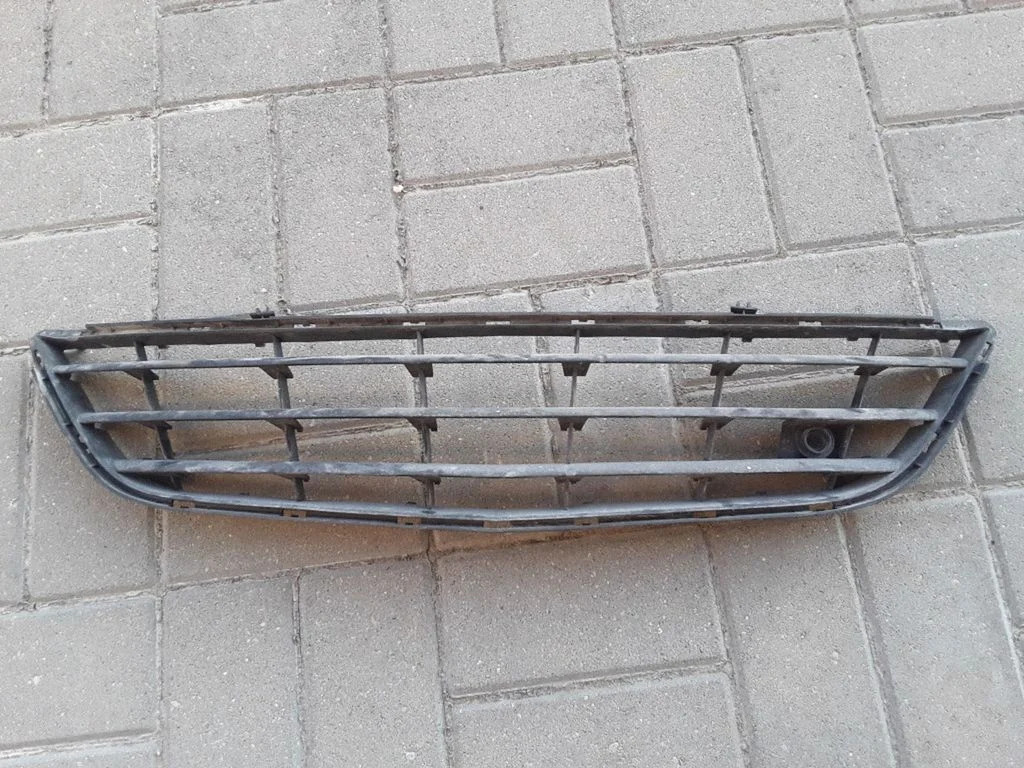 Front bumper lower grill 13179942