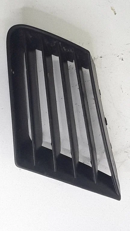 Front bumper upper radiator grill 6L0853677