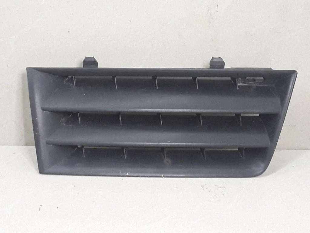 Front bumper upper radiator grill 8200114157