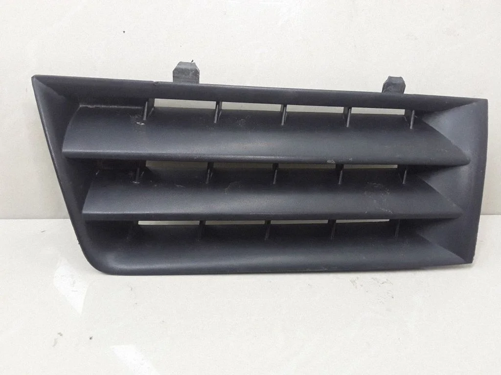 Front bumper upper radiator grill 8200114156