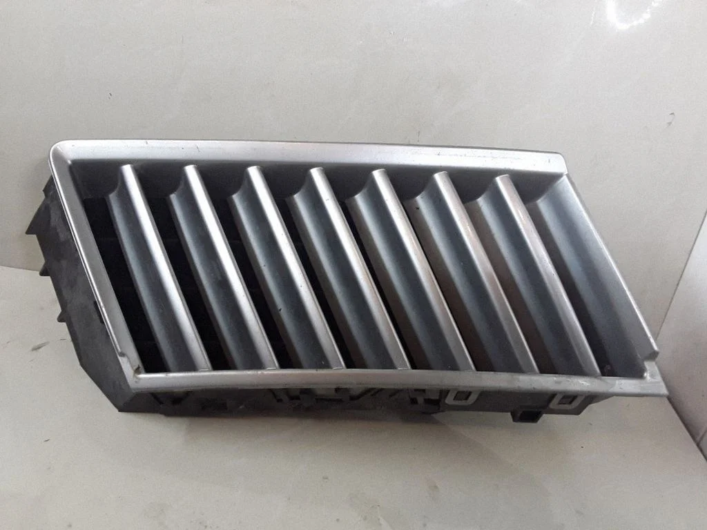 Front bumper upper radiator grill 8200096826