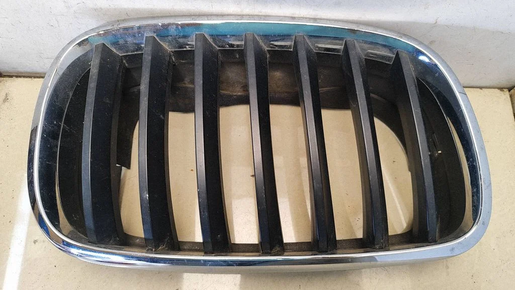 Front bumper upper radiator grill – BMW X5 E70 (2006-2013)