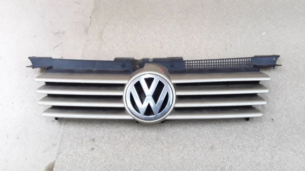 Front bumper upper radiator grill 1J5853653E