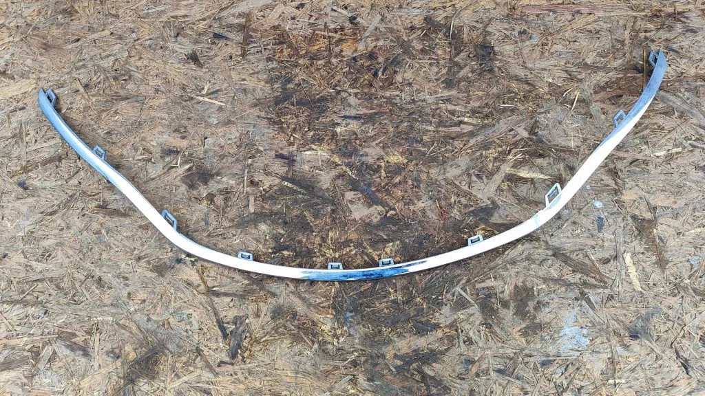 Front bumper splitter molding 68202984AB