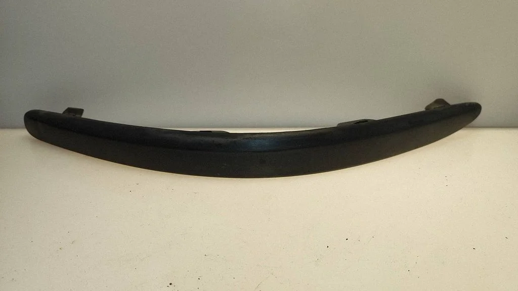 Front bumper splitter molding 62075BU