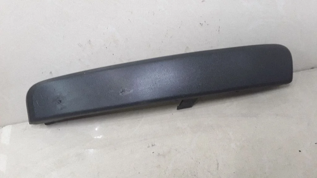 Esistange iluliist – Ford Focus C-MAX (2003-2010)