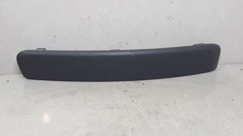 Esistange iluliist – Ford Focus C-MAX (2003-2010)