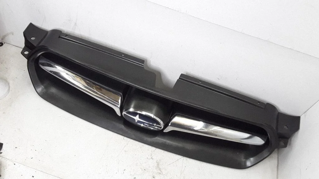 Front bumper upper radiator grill