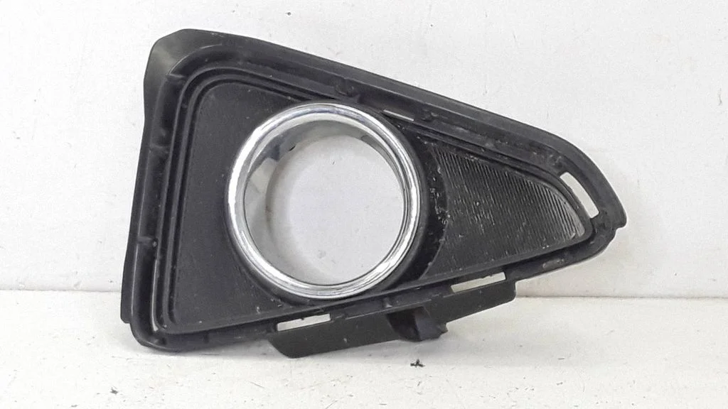 Front fog light trim/grill – Toyota RAV 4 (XA40) (2012-2018)