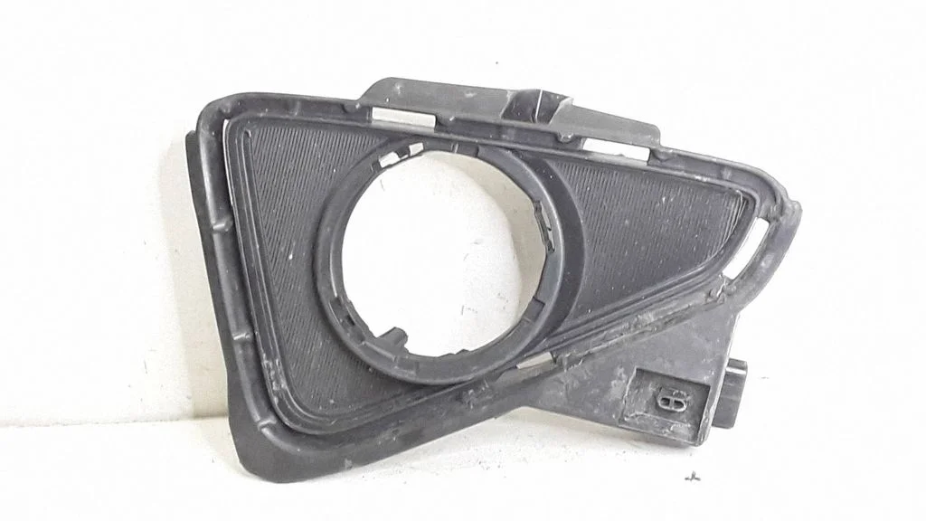 Front fog light trim/grill – Toyota RAV 4 (XA40) (2012-2018)