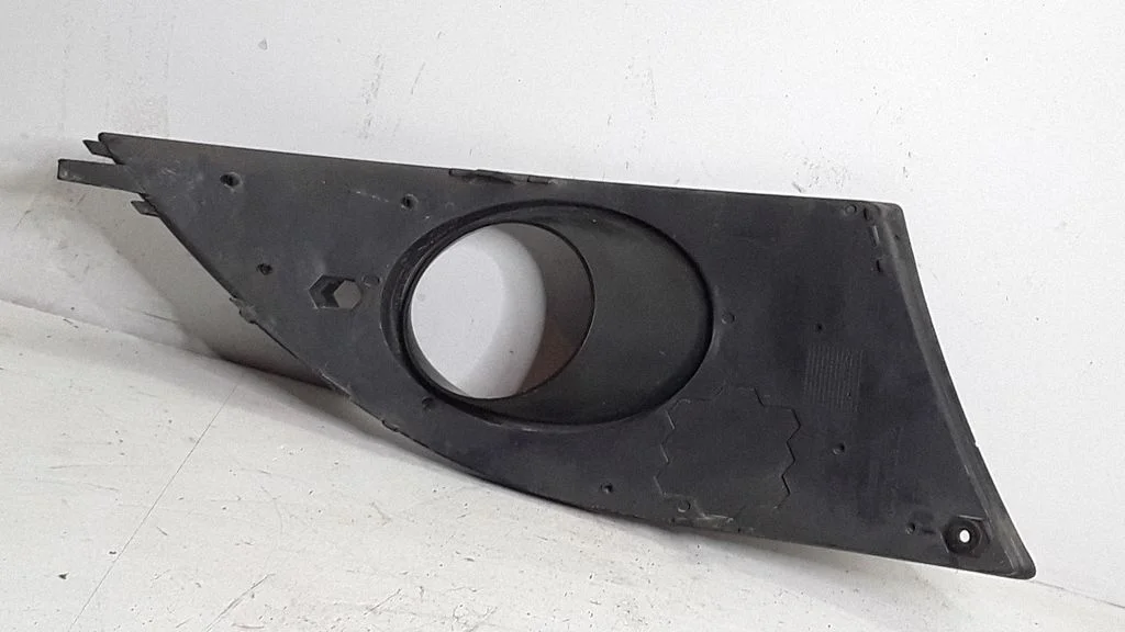 Front fog light trim/grill 5P0853665A