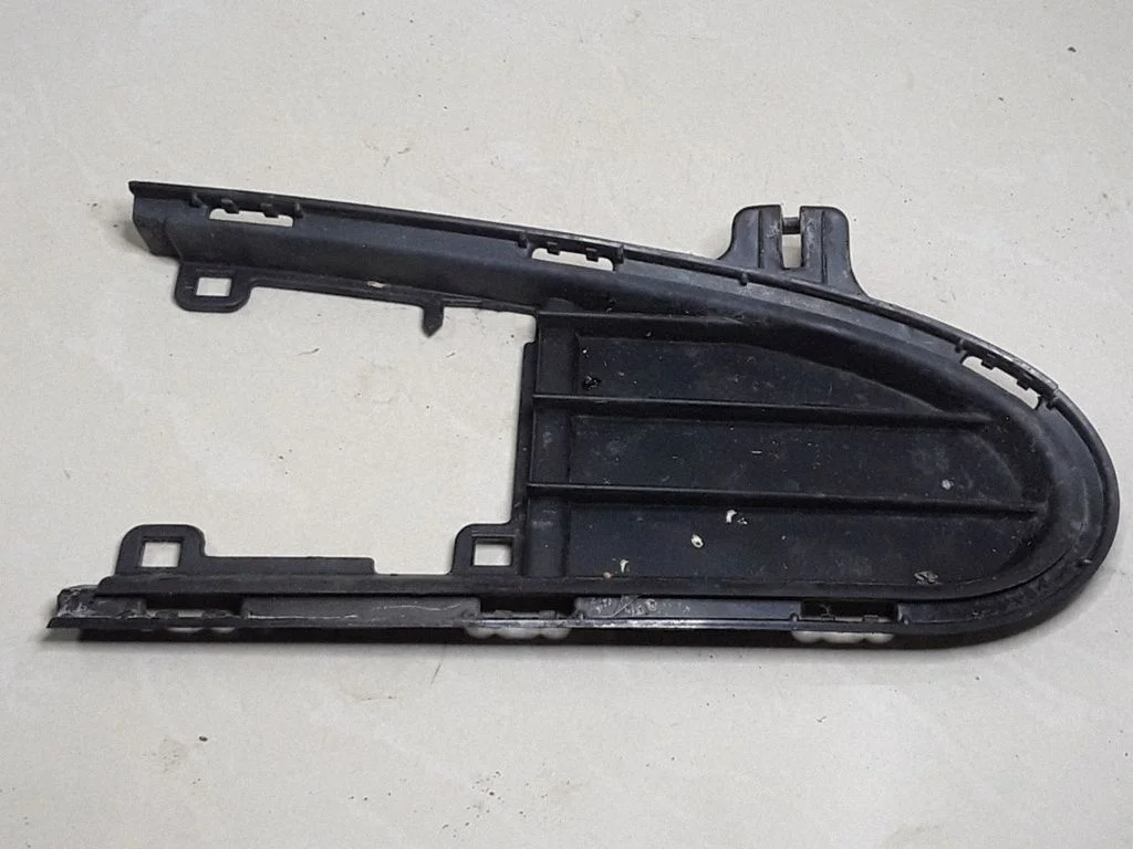 Front fog light trim/grill – Ford Galaxy (1995-2000)