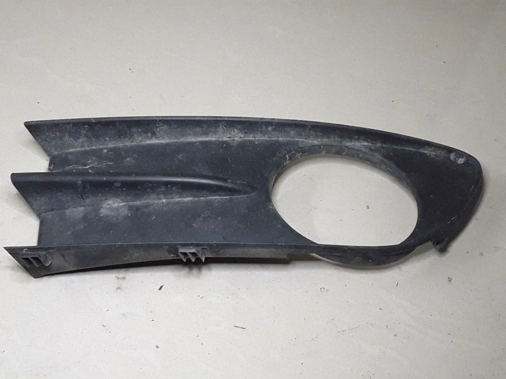 Front fog light trim/grill – Renault Laguna II (2001-2007)