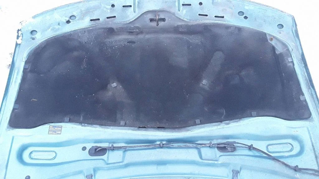 Mootorikapoti heli-/soojusisolatsioon – Volkswagen Passat B5 (1997-2000)