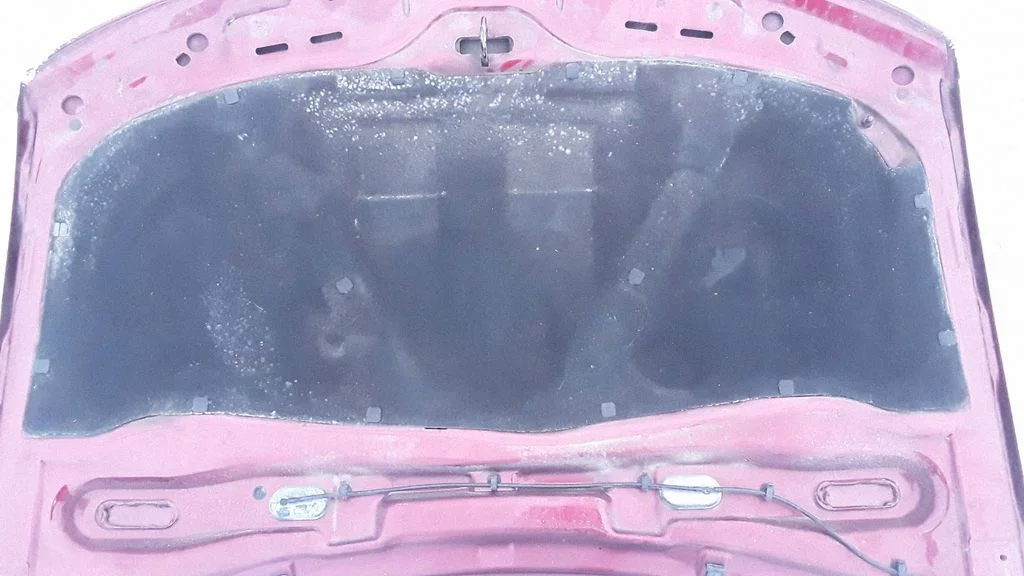 Mootorikapoti heli-/soojusisolatsioon – Volkswagen Passat B5 (1997-2000)