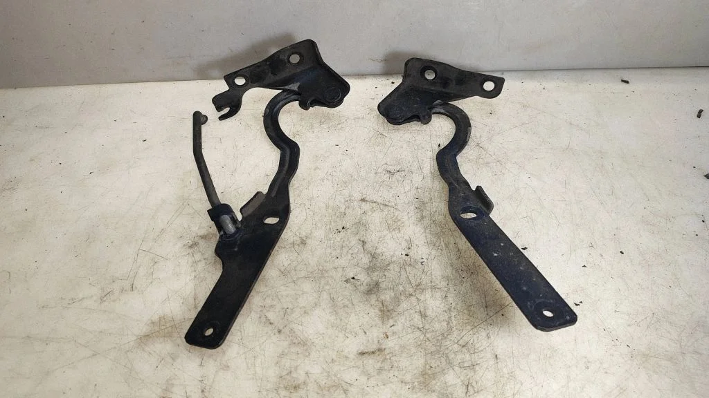 Engine bonnet/hood hinges A4548800028