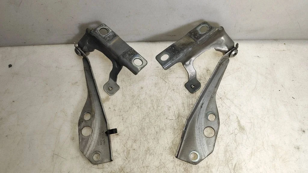 Mootorikapoti hinged 30753598