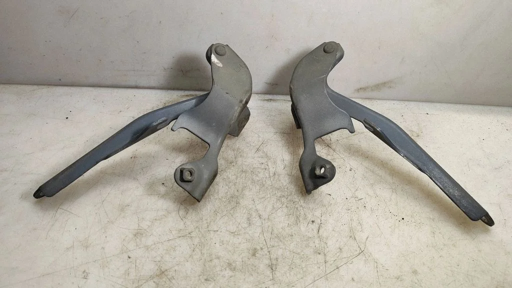 Mootorikapoti hinged