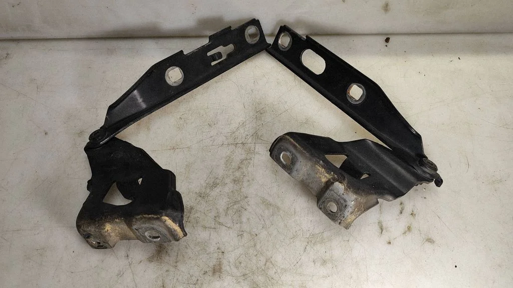 Mootorikapoti hinged – Audi A4 Allroad B8 (2008-2016)