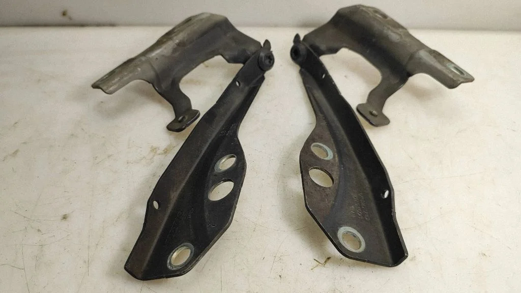 Engine bonnet/hood hinges 30753597