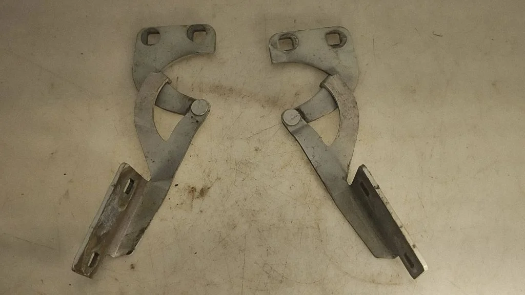 Engine bonnet/hood hinges – Citroen Berlingo (2008-2018)